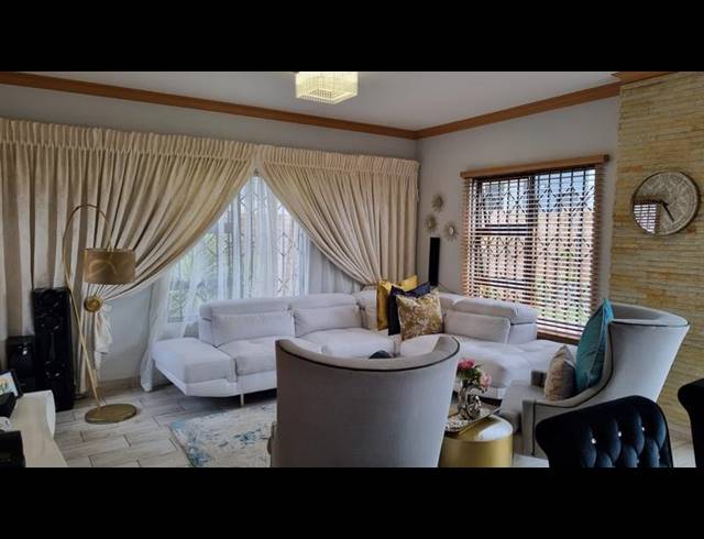 3 BEDROOM HOUSE FOR SALE IN THATCHFIELD